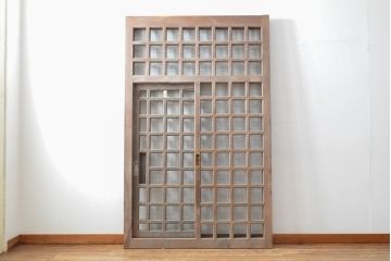 アンティーク建具　明治期　総ヒノキ(檜)材の金網入り格子くぐり戸1枚(きつね格子、狐格子、蔵戸、引き戸、格子戸、マス目、升目、玄関戸、建具)(R-059207)