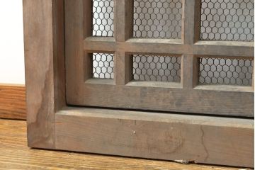 アンティーク建具　明治期　総ヒノキ(檜)材の金網入り格子くぐり戸1枚(きつね格子、狐格子、蔵戸、引き戸、格子戸、マス目、升目、玄関戸、建具)(R-059207)