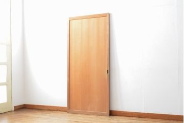 アンティーク建具　杉材　美しい柾目が目を引く板戸1枚(帯戸、引き戸、建具)(R-059210)