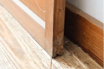 アンティーク建具　杉材　美しい柾目が目を引く板戸1枚(帯戸、引き戸、建具)(R-059210)