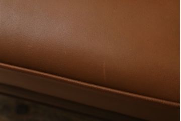 希少な絶版品　モリシゲ(MORISHIGE/森繁)　本革(レザー)　クラシカルな空間を演出する凝ったデザインが魅力の1人掛けソファ(1P、一人掛け)(定価約38万円)(R-059219)