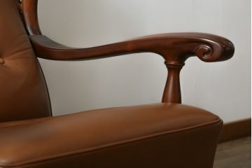 希少な絶版品　モリシゲ(MORISHIGE/森繁)　本革(レザー)　クラシカルな空間を演出する凝ったデザインが魅力の1人掛けソファ(1P、一人掛け)(定価約38万円)(R-059219)