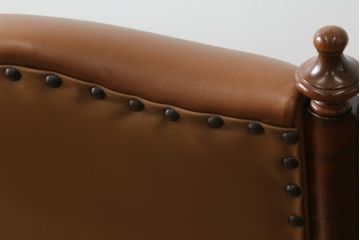 希少な絶版品　モリシゲ(MORISHIGE/森繁)　本革(レザー)　クラシカルな空間を演出する凝ったデザインが魅力の1人掛けソファ(1P、一人掛け)(定価約38万円)(R-059219)
