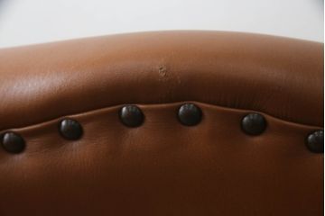希少な絶版品　モリシゲ(MORISHIGE/森繁)　本革(レザー)　クラシカルな空間を演出する凝ったデザインが魅力の1人掛けソファ(1P、一人掛け)(定価約38万円)(R-059221)