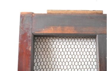 アンティーク建具　総欅(ケヤキ)材　和の貫禄を漂わせる金網入り格子蔵戸1枚(きつね格子、狐格子、玄関戸、引き戸、建具、格子戸、マス目、升目)(R-059223)