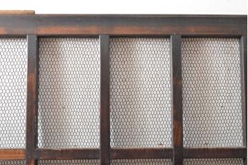 アンティーク建具　総欅(ケヤキ)材　和の貫禄を漂わせる金網入り格子蔵戸1枚(きつね格子、狐格子、玄関戸、引き戸、建具、格子戸、マス目、升目)(R-059223)