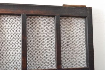 アンティーク建具　総欅(ケヤキ)材　和の貫禄を漂わせる金網入り格子蔵戸1枚(きつね格子、狐格子、玄関戸、引き戸、建具、格子戸、マス目、升目)(R-059223)