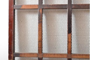 アンティーク建具　総欅(ケヤキ)材　和の貫禄を漂わせる金網入り格子蔵戸1枚(きつね格子、狐格子、玄関戸、引き戸、建具、格子戸、マス目、升目)(R-059223)