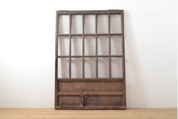 アンティーク建具　総欅(ケヤキ)材　和の貫禄を漂わせる金網入り格子蔵戸1枚(きつね格子、狐格子、玄関戸、引き戸、建具、格子戸、マス目、升目)(R-059223)