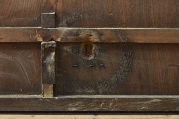 アンティーク建具　総欅(ケヤキ)材　和の貫禄を漂わせる金網入り格子蔵戸1枚(きつね格子、狐格子、玄関戸、引き戸、建具、格子戸、マス目、升目)(R-059223)