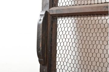 アンティーク建具　総欅(ケヤキ)材　和の貫禄を漂わせる金網入り格子蔵戸1枚(きつね格子、狐格子、玄関戸、引き戸、建具、格子戸、マス目、升目)(R-059223)