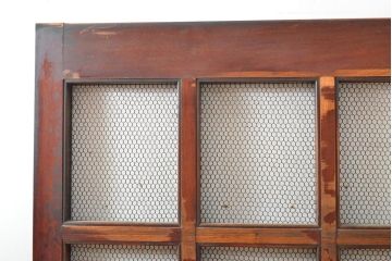 アンティーク建具　赤みがかった木色と大きな金具が目を引く格子蔵戸1枚(きつね格子、狐格子、玄関戸、引き戸、建具、格子戸、マス目、升目)(R-059224)
