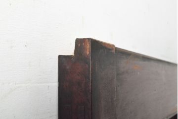 アンティーク建具　赤みがかった木色と大きな金具が目を引く格子蔵戸1枚(きつね格子、狐格子、玄関戸、引き戸、建具、格子戸、マス目、升目)(R-059224)