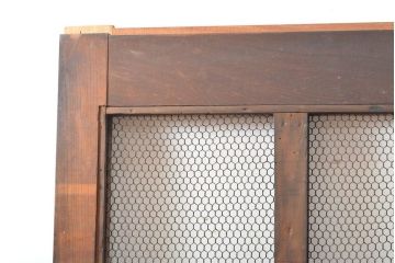 アンティーク建具　赤みがかった木色と大きな金具が目を引く格子蔵戸1枚(きつね格子、狐格子、玄関戸、引き戸、建具、格子戸、マス目、升目)(R-059224)
