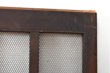 アンティーク建具　赤みがかった木色と大きな金具が目を引く格子蔵戸1枚(きつね格子、狐格子、玄関戸、引き戸、建具、格子戸、マス目、升目)(R-059224)