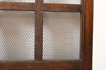 アンティーク建具　赤みがかった木色と大きな金具が目を引く格子蔵戸1枚(きつね格子、狐格子、玄関戸、引き戸、建具、格子戸、マス目、升目)(R-059224)
