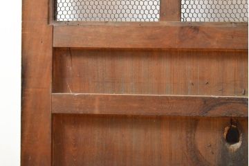 アンティーク建具　赤みがかった木色と大きな金具が目を引く格子蔵戸1枚(きつね格子、狐格子、玄関戸、引き戸、建具、格子戸、マス目、升目)(R-059224)