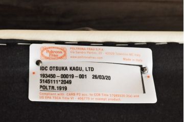 超美品!　新品同様　2021年購入　IDC大塚家具取り扱い　イタリア　Poltrona Frau(ポルトローナフラウ)　1919　シガー用トレー付き本革1人掛けソファ(レザー、ラウンジチェア)(定価約126万円)(R-059226)