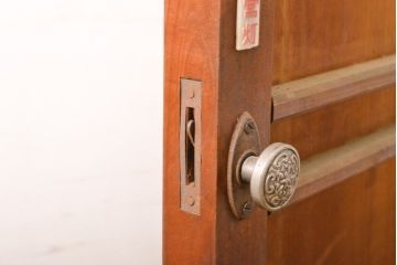 アンティーク建具　横桟付き　温かみを感じる杉材製扉(ドア、板戸、建具)(R-059230)
