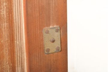 アンティーク建具　横桟付き　温かみを感じる杉材製扉(ドア、板戸、建具)(R-059230)