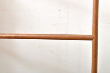 和製アンティーク　桑材　シンプルなデザインで馴染みやすい衣桁(衣装掛け、着物掛け、ハンガーラック)(R-059231)