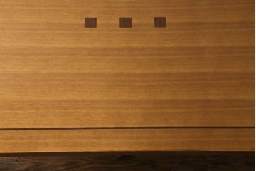 中古　KOSUGA(コスガ)　脚の位置で雰囲気の変化を楽しむことができるダイニングテーブル(定価約20万円)(4人掛け、食卓)(R-059234)