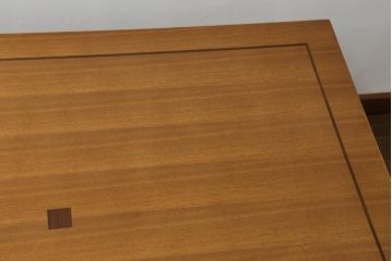 中古　KOSUGA(コスガ)　脚の位置で雰囲気の変化を楽しむことができるダイニングテーブル(定価約20万円)(4人掛け、食卓)(R-059234)