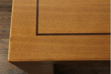 中古　KOSUGA(コスガ)　脚の位置で雰囲気の変化を楽しむことができるダイニングテーブル(定価約20万円)(4人掛け、食卓)(R-059234)