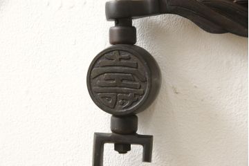 アンティーク雑貨　昭和初期　古民具・骨董　縁起物の鶴と宝船の飾りが魅力的な中通し式自在鉤(じざいかぎ)(R-059243)