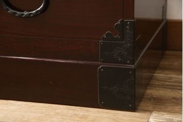 中古　美品　二本松工藝館　田中家具　重厚感ある佇まいが魅力的なサイドボード(リビングボード、戸棚、収納棚)(R-059244)