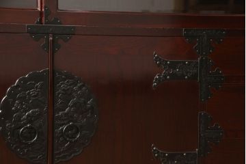 中古　美品　二本松工藝館　田中家具　重厚感ある佇まいが魅力的なサイドボード(リビングボード、戸棚、収納棚)(R-059244)