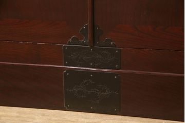 中古　美品　二本松工藝館　田中家具　重厚感ある佇まいが魅力的なサイドボード(リビングボード、戸棚、収納棚)(R-059244)