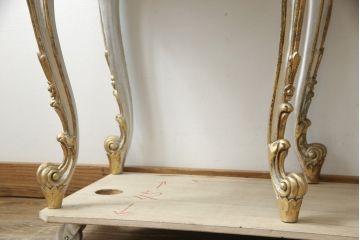 イタリアビンテージ　六本木アピス　ロココ調　シルバーゴールドの装飾がきらびやかな高級コンソールテーブル(定価約80万円)(サイドテーブル、サイドデスク、ヴィンテージ)(R-059245)