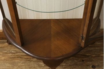 イギリスビンテージ　マホガニー材　半円形　クラシカルな佇まいが魅力的なキャビネット(飾り棚、収納棚、ガラスケース、ヴィンテージ、ハーフムーン)(R-059249)