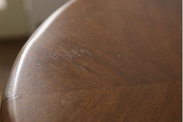イギリスビンテージ　マホガニー材　半円形　クラシカルな佇まいが魅力的なキャビネット(飾り棚、収納棚、ガラスケース、ヴィンテージ、ハーフムーン)(R-059249)