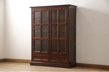 中古　美品　九州民芸家具　シックな色合いとクラシカルな佇まいが美しいブックケース(書棚、本棚、本箱、戸棚、収納棚、キャビネット)(R-059251)
