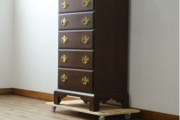 中古　美品　カナダ　ダーラム・ファニチャー(Durham Furniture)　エレガントなデザインの金具が目を引くトールチェスト　(R-059253)