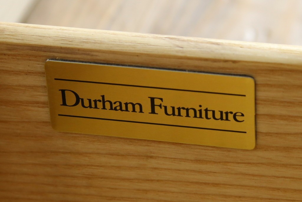 中古　美品　カナダ　ダーラム・ファニチャー(Durham Furniture)　エレガントなデザインの金具が目を引くトールチェスト　(R-059253)