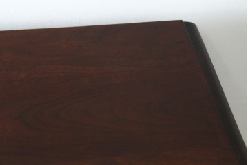 中古　美品　カナダ　ダーラム・ファニチャー(Durham Furniture)　エレガントなデザインの金具が目を引くトールチェスト　(R-059253)