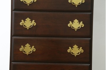 中古　美品　カナダ　ダーラム・ファニチャー(Durham Furniture)　エレガントなデザインの金具が目を引くトールチェスト　(R-059253)