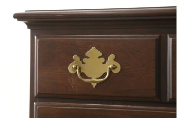 中古　美品　カナダ　ダーラム・ファニチャー(Durham Furniture)　エレガントなデザインの金具が目を引くトールチェスト(縦型チェスト、ランジェリーチェスト、引き出し)(R-059253)
