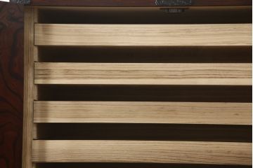 中古　美品　岩谷堂箪笥　北国2号　重厚な雰囲気の収納棚付き衣装箪笥(整理タンス、和タンス、引き出し、上下バラ売り可能)(定価約96万円)(R-059256)