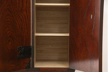 中古　美品　岩谷堂箪笥　北国2号　重厚な雰囲気の収納棚付き衣装箪笥(整理タンス、和タンス、引き出し、上下バラ売り可能)(定価約96万円)(R-059256)
