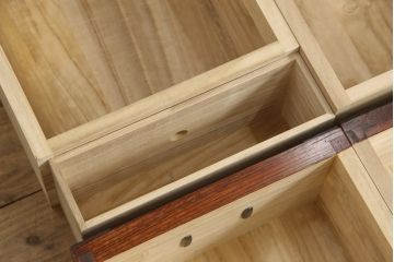 中古　美品　岩谷堂箪笥　北国2号　重厚な雰囲気の収納棚付き衣装箪笥(整理タンス、和タンス、引き出し、上下バラ売り可能)(定価約96万円)(R-059256)