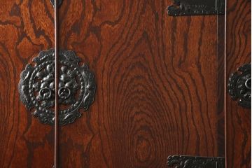 中古　美品　岩谷堂箪笥　北国2号　重厚な雰囲気の収納棚付き衣装箪笥(整理タンス、和タンス、引き出し、上下バラ売り可能)(定価約96万円)(R-059256)