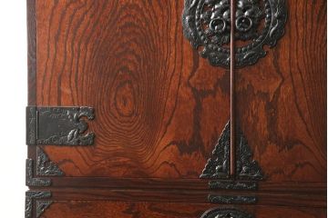 中古　美品　岩谷堂箪笥　北国2号　重厚な雰囲気の収納棚付き衣装箪笥(整理タンス、和タンス、引き出し、上下バラ売り可能)(定価約96万円)(R-059256)