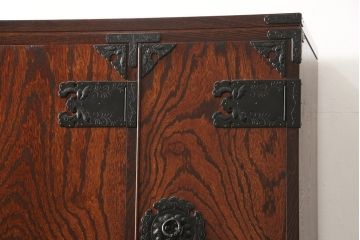 中古　美品　岩谷堂箪笥　北国2号　重厚な雰囲気の収納棚付き衣装箪笥(整理タンス、和タンス、引き出し、上下バラ売り可能)(定価約96万円)(R-059256)