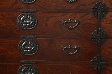 中古　美品　岩谷堂箪笥　北国2号　重厚な雰囲気の収納棚付き衣装箪笥(整理タンス、和タンス、引き出し、上下バラ売り可能)(定価約96万円)(R-059256)