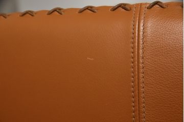 中古　美品　デセデ(de Sede)　マティアス・ホフマンデザイン　DS-102　個性的で美しい曲線のフォルムが魅力的な総本革張り3人掛けソファ(レザー、3P、2人掛け)(定価約250万円)(R-059260)