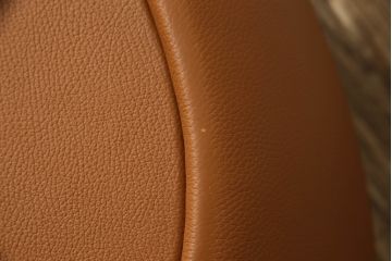 中古　美品　デセデ(de Sede)　フーゴ・デ・ロイターデザイン　DS-166　ゆったりとしたくつろぎの時間を演出する総本革張りの1人掛けリクライニングソファ&オットマンセット(レザー、スツール、1P)(定価約120万円)(R-059263)